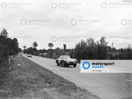 Prince Birabongse Bhanubandh i Peter Collins – Aston Martin DB3S coupe.